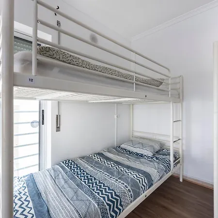 The 17 Party 拉哥斯