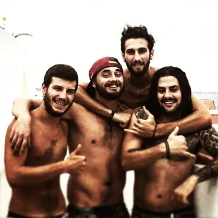 The 17 Party 旅馆 *