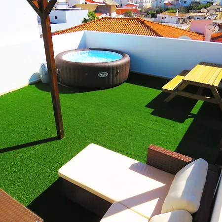 The 17 Party Λάγος